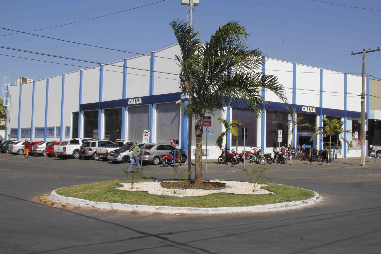 Caixa libera abono salarial para nascidos em maio e junho