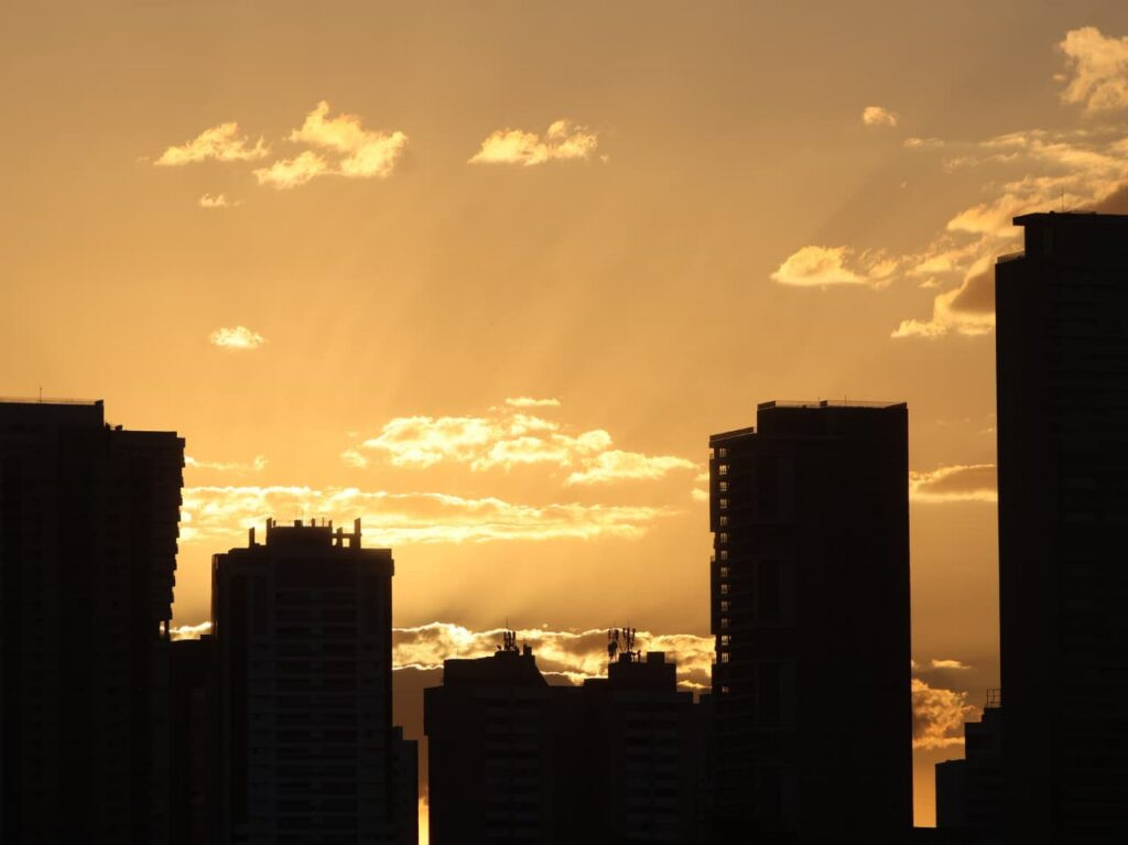 Setembro começa com previsão de chuva e temperaturas próximas dos 40°C em Goiás