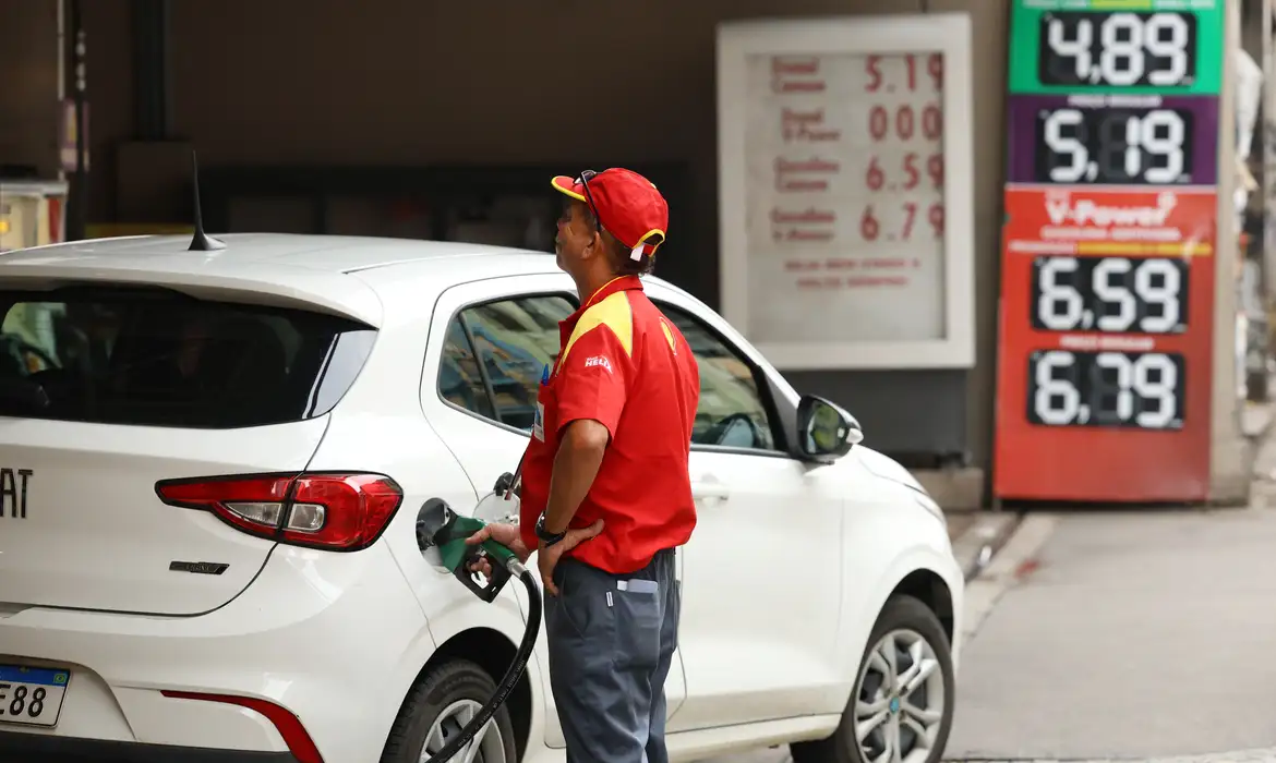 Governo quer converter receitas extras com petróleo em desonerações