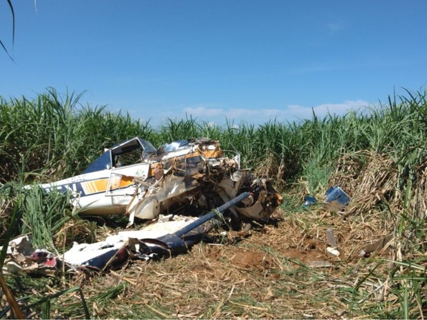 Avião agrícola cai em canavial perto de Barro Alto (GO)