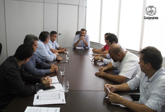 UPA: Em busca de soluções, prefeito se réune com OS