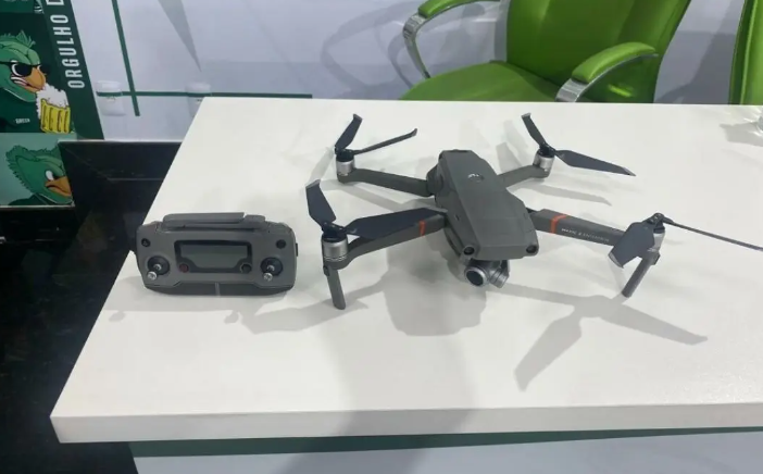 Polícia Civil recebe drone do Goiás Esporte Clube para atuação junto às torcidas
