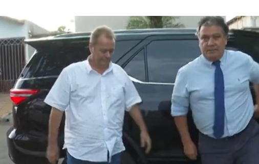 Prefeito de Iporá se entrega à polícia após atirar contra ex-mulher