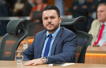 Projetos de dois deputados visam instituir o 