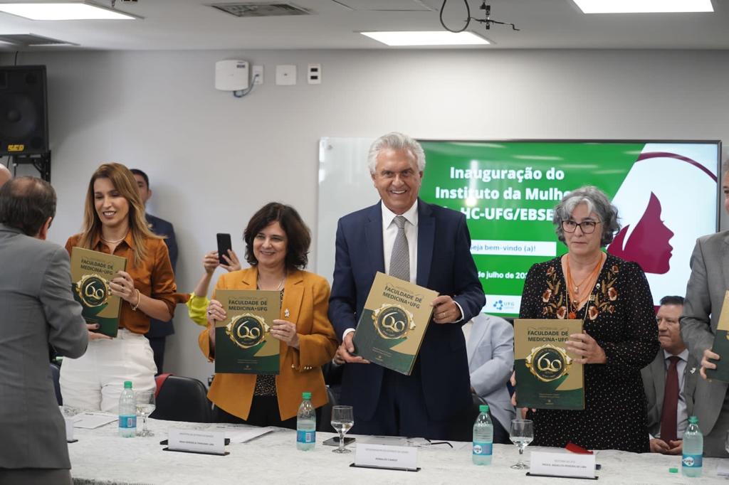 Ministra da saúde anuncia investimentos para Goiás durante visita à Goiânia