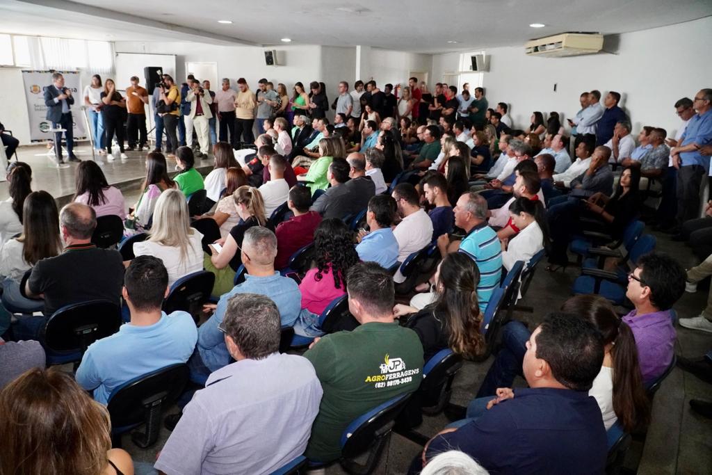 Solenidade de posse bastante prestigiada. 