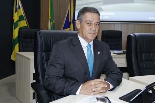 Vereador Geraldo Do Pastel solicita a instalação de 06 unidades de aparelhos de ar-condicionado na Escola Municipal Sr. Eliziário José de Oliveira.
