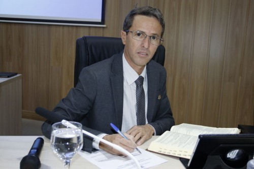 Vereador Ismael do Gasparino solicita a criação de “Rádios Comunitárias” nas feiras de Goianésia