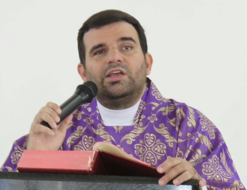 Padre Gilson Jardene será o novo vigário da Paróquia de Sant'Ana, em Uruaçu e Missa das Rosas tem destino ainda indefinido