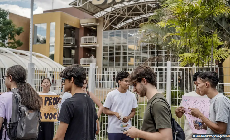 Governo Federal cria bolsa de incentivo a estudantes de baixa renda do ensino médio