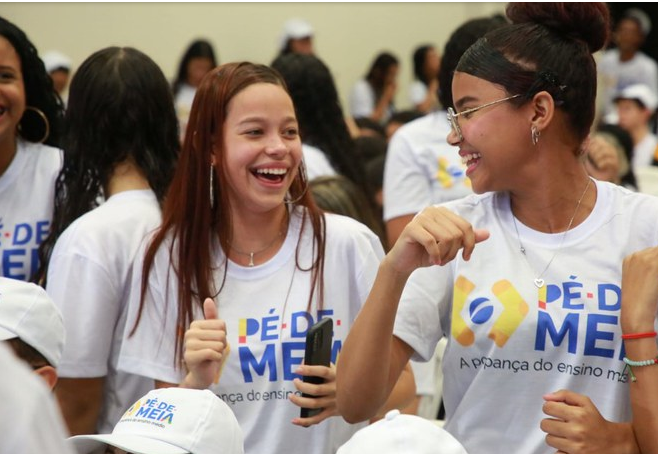 Mais de 71,4 mil alunos de Goiás receberam 4ª parcela do Pé-de-Meia