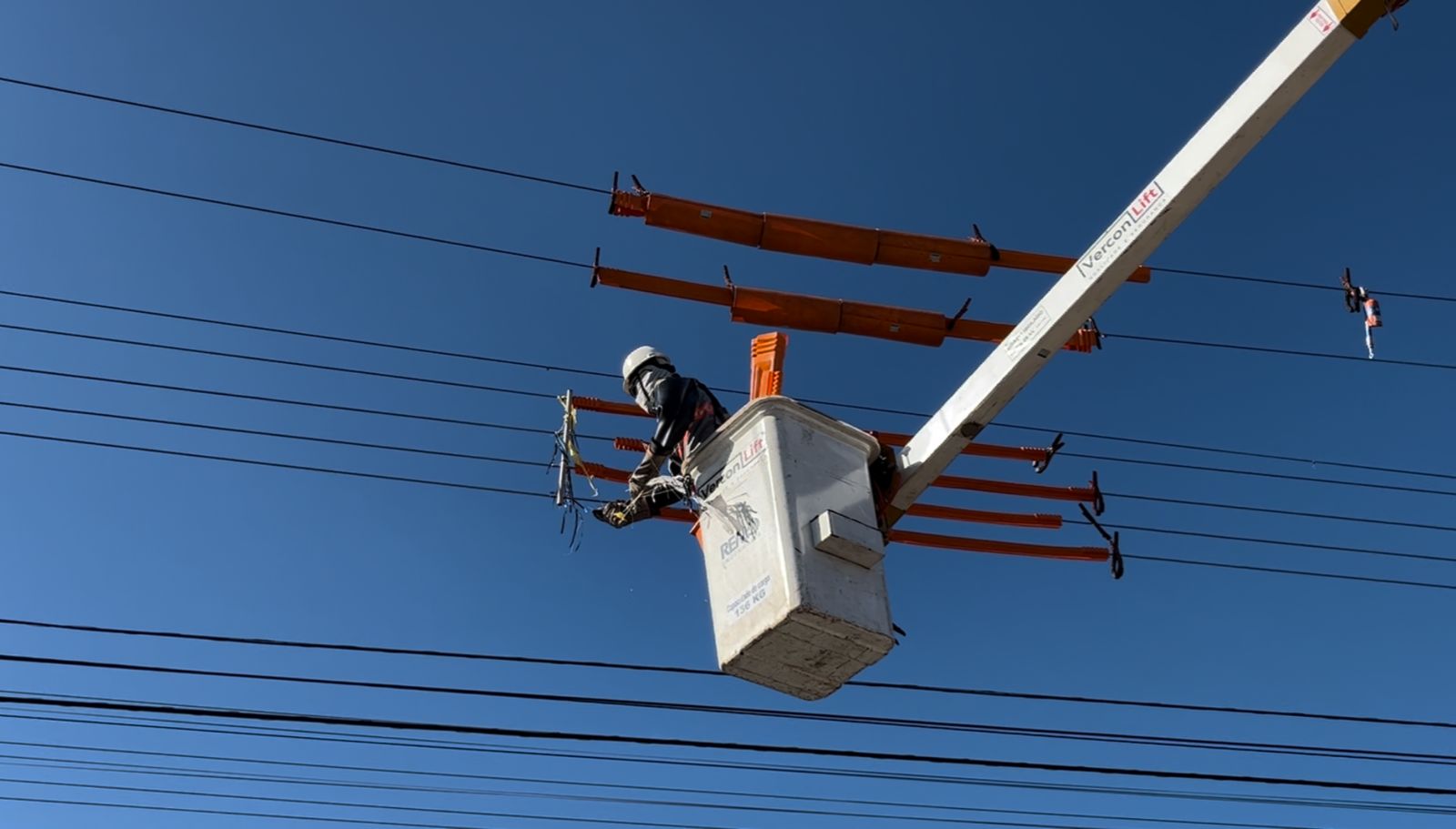 Equatorial Goiás alerta: junho e julho concentram 61% das ocorrências de pipas na rede elétrica em 2024