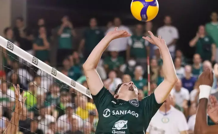 Goiás vence duelo estadual e é campeão da Superliga B