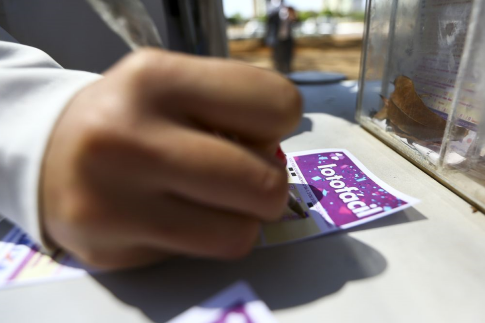 Aposta de Mara Rosa conquista prêmio máximo na Lotofácil