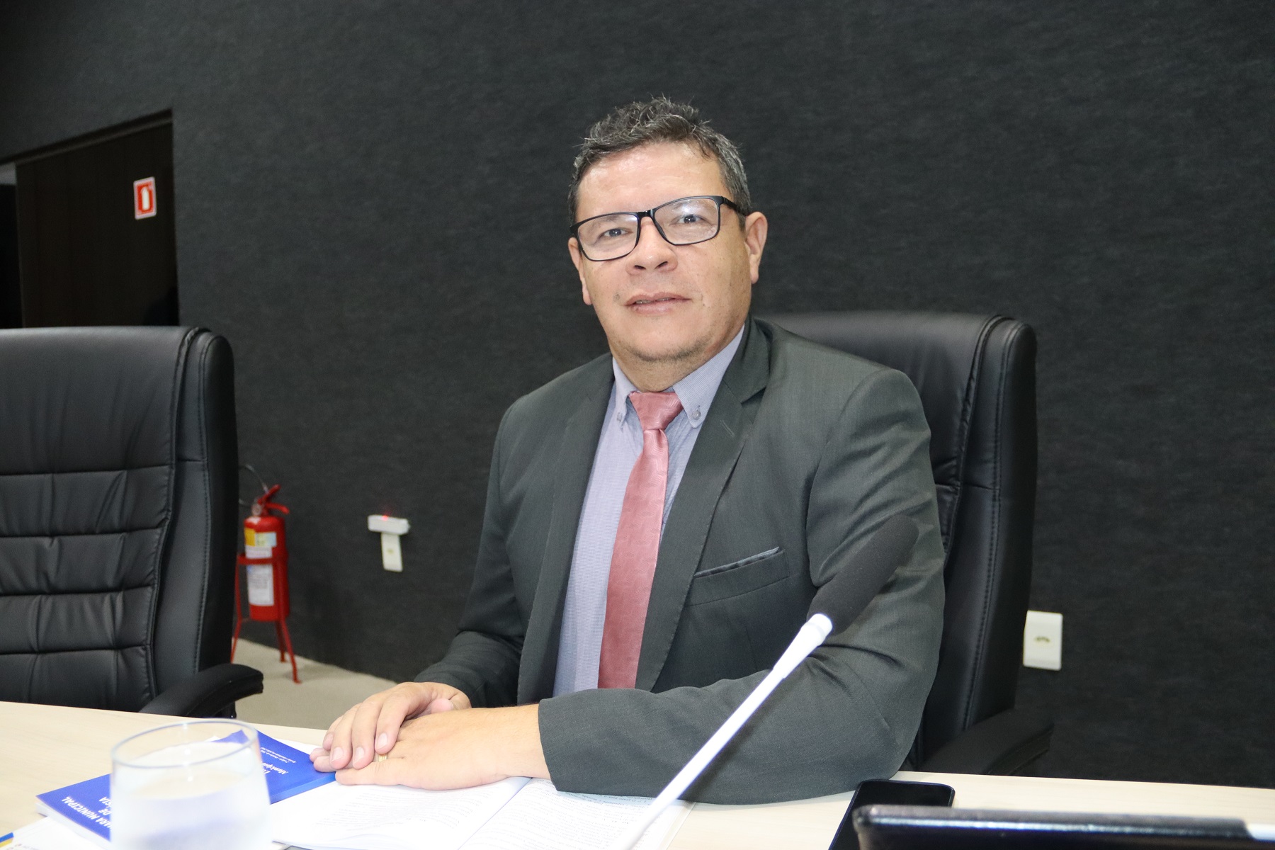 Vereador Paulo Henrique solicita retorno de gratificações por produtividade a profissionais da saúde.