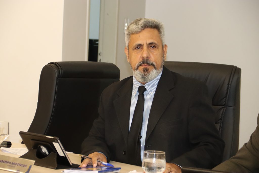 Vereador Sargento Ariosvaldo solicita emendas parlamentares para cascalhamento  de estrada no Barreiro