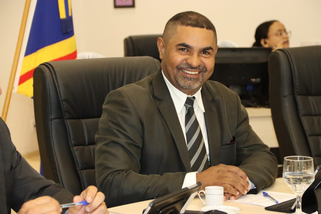 Vereador Edilson Cabecinha solicita a disponibilização de uma tenda em Parque Infantil no Dona Fiíca