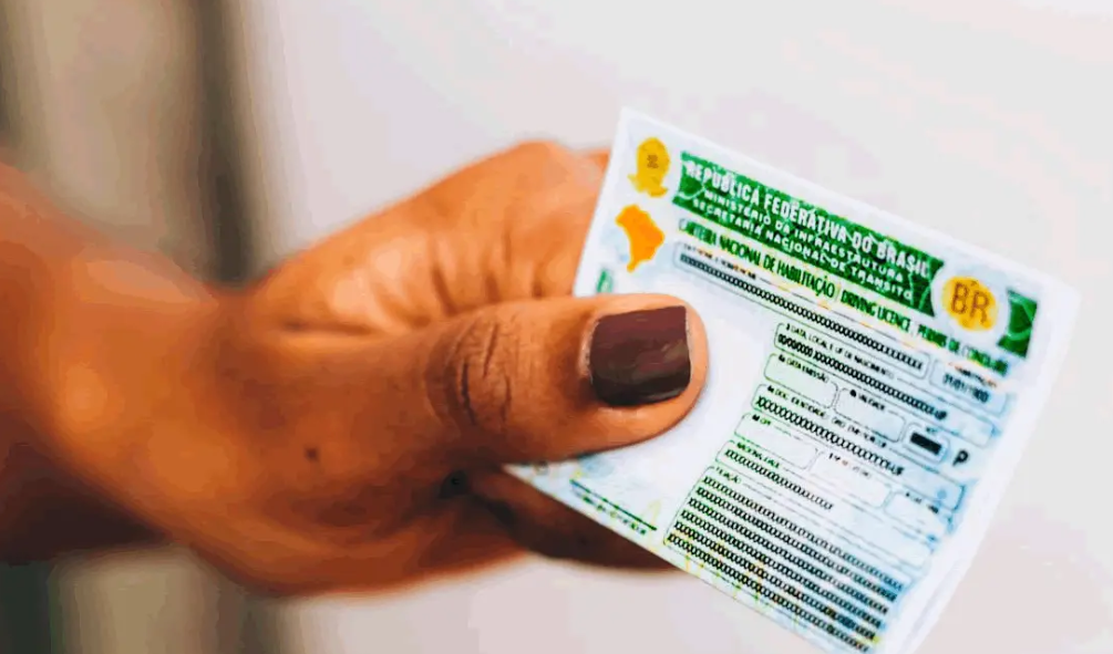 Mais 3 mil CNHs estão esquecidas no Vapt Vupt do Detran