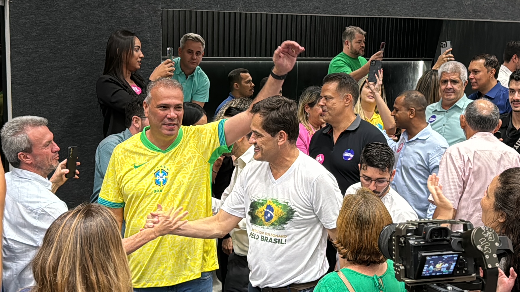 Leonardo Menezes vai à reeleição e dr. Robson ocupa a vice na chapa da situação. 
