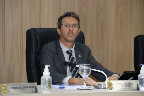 Vereador Ismael do Gasparino solicita estudos para instalação de semáforo no Centro