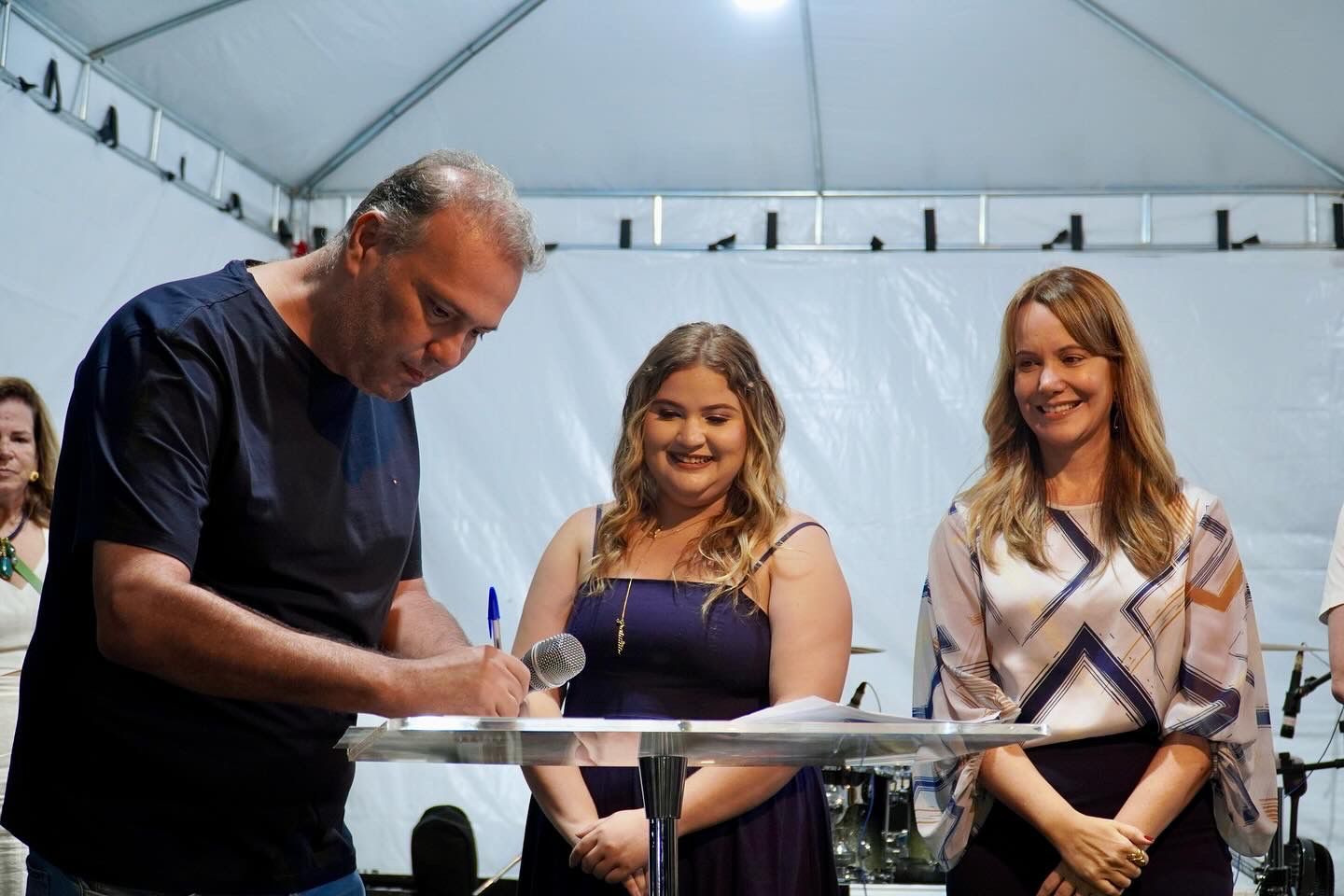 No evento de comemoração de aniversário da Feira, a nova secretária de cultura Lorrane Silva foi empossada na Pasta. 