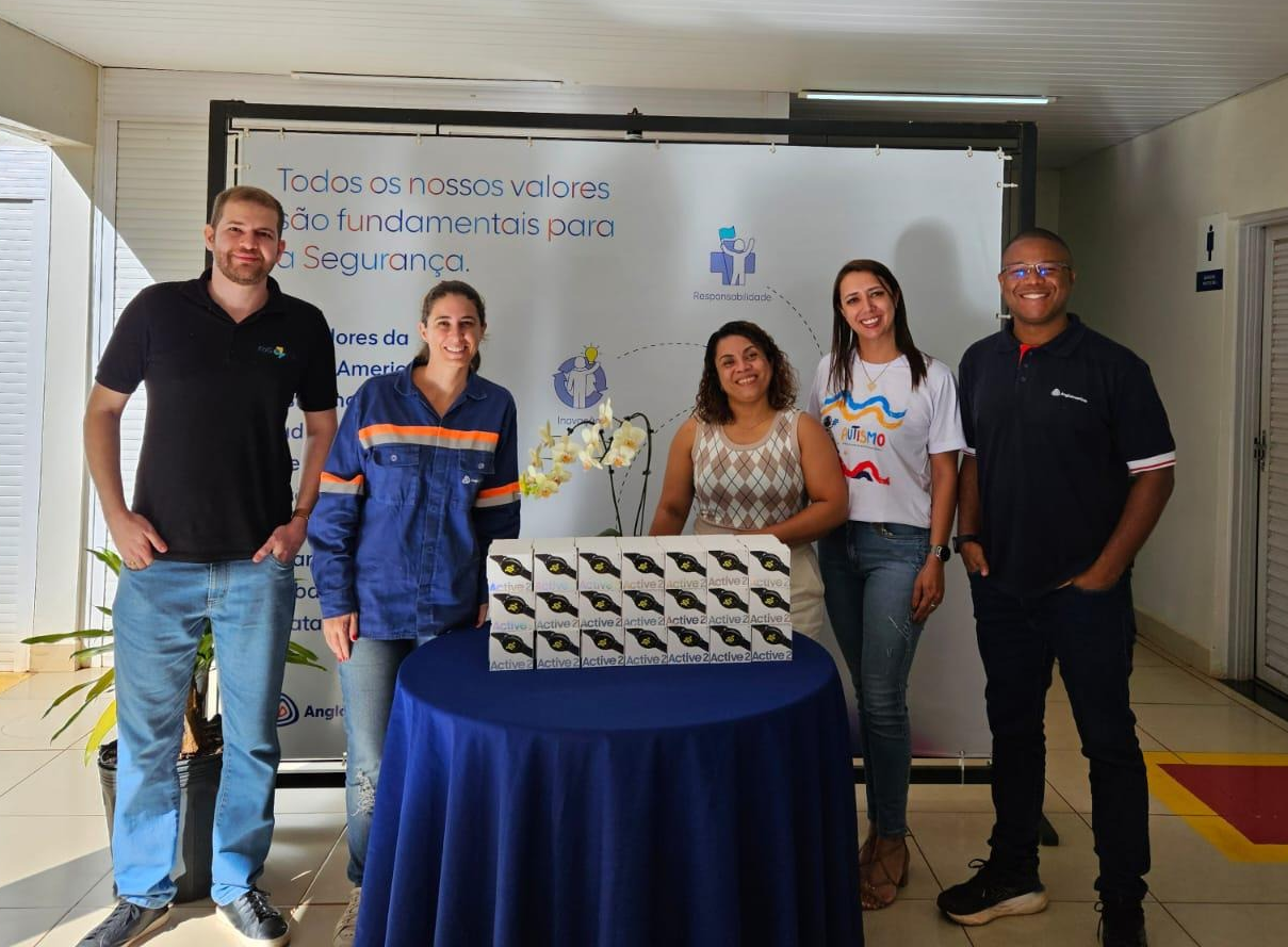 Anglo American doa 170 relógios inteligentes para escolas de Barro Alto e Niquelândia