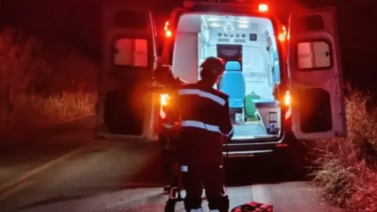 Mulher fica presa às ferragens durante capotamento próximo à Usina Goianésia