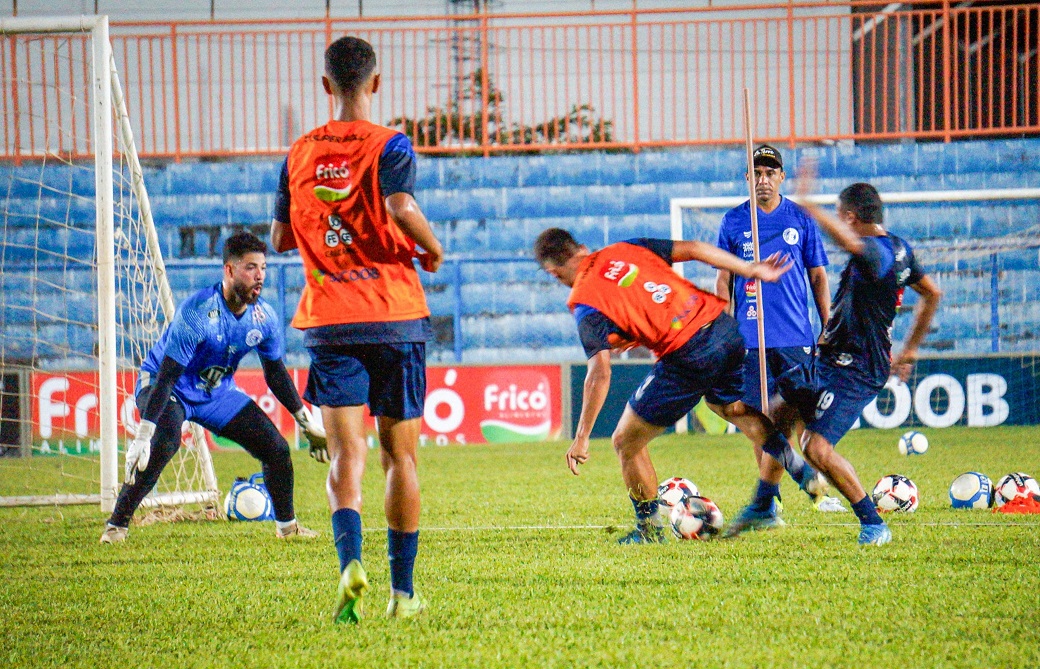 Goianésia finaliza preparação para o Goianão 2025 com elenco 100% à disposição