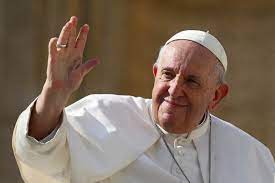 Vaticano aprova benção a casais homoafetivos, mas mantém veto a casamentos