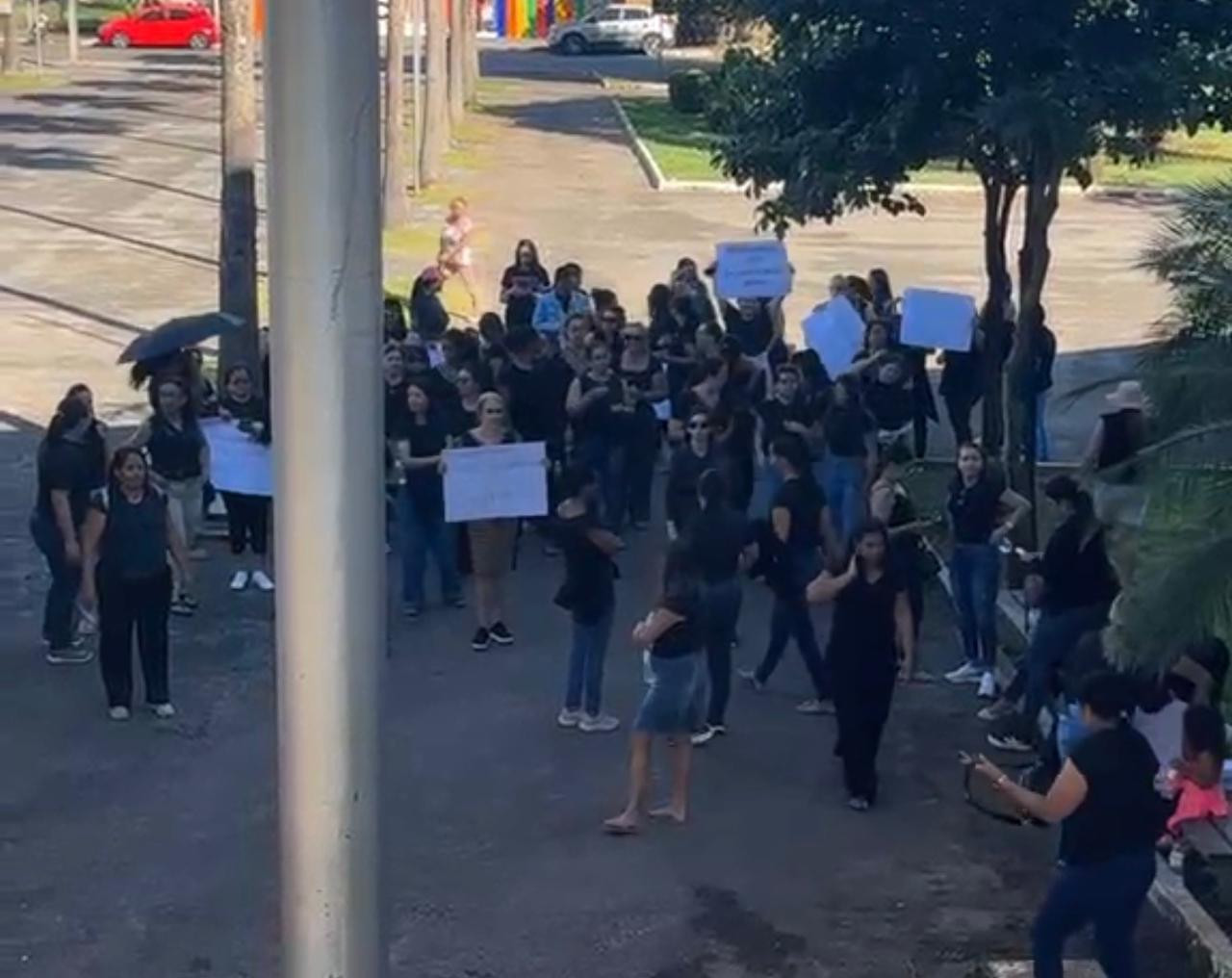 Servidores de creches de Goianésia iniciam greve