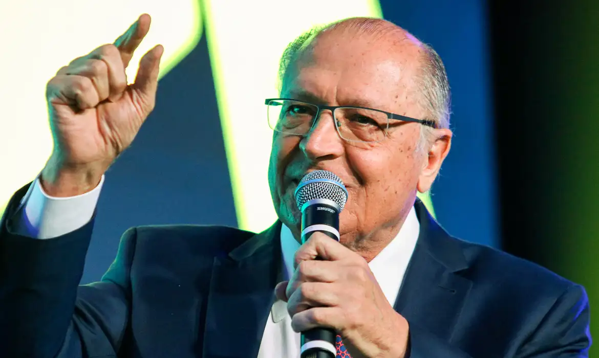 Plano de contingência ao tarifaço deve sair até terça, diz Alckmin